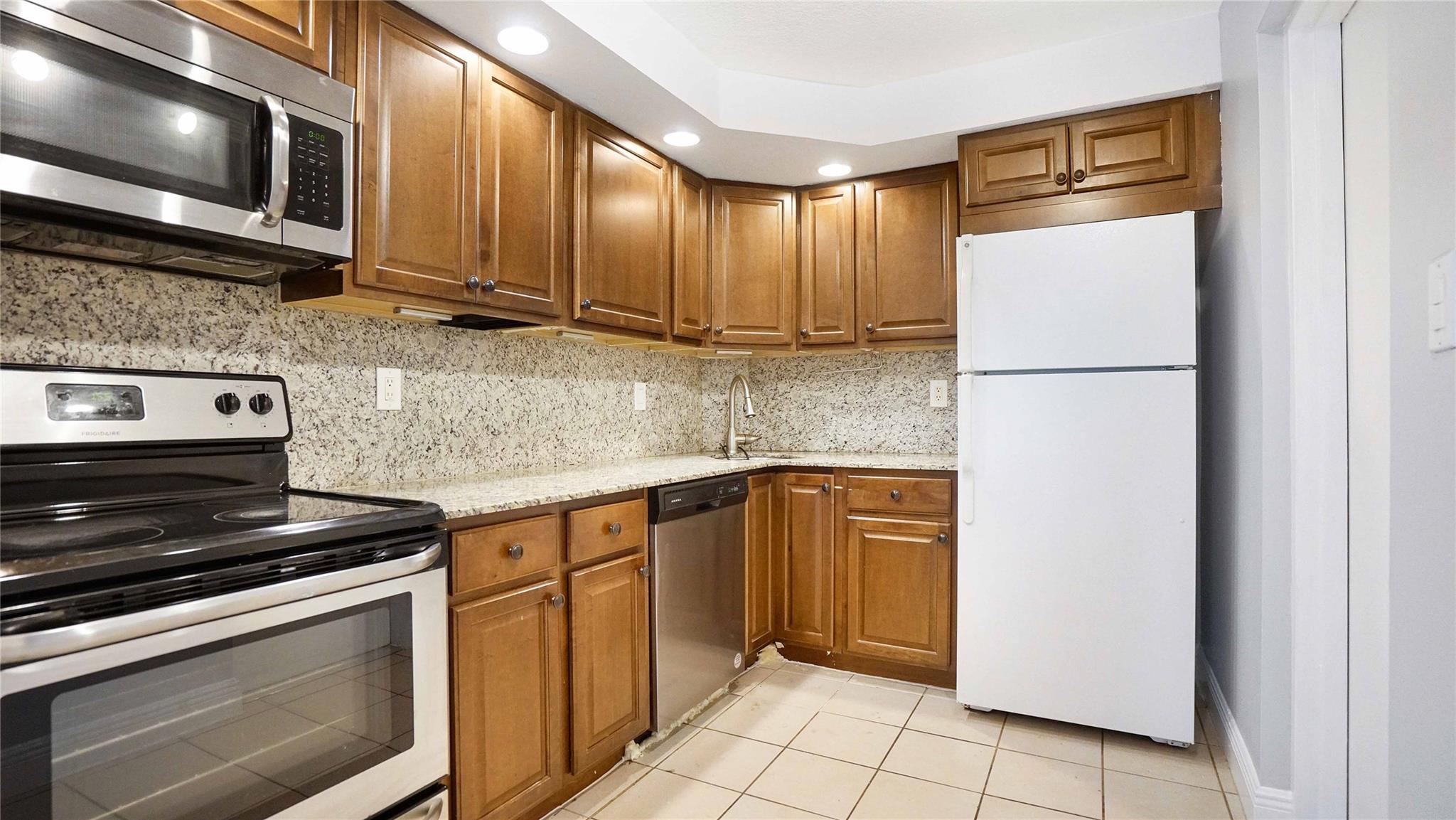 OAKLAND SHORES - Residential Lease