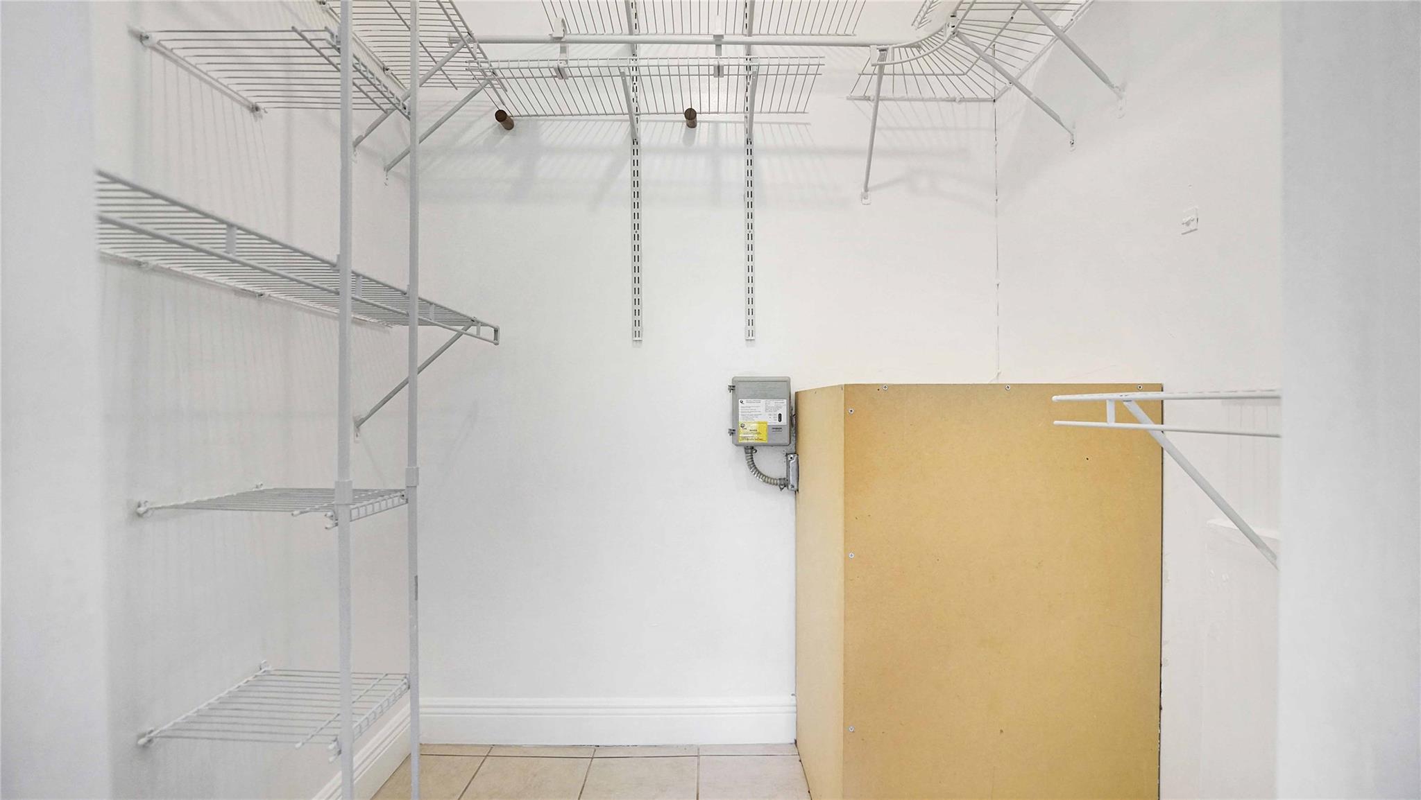 OAKLAND SHORES - Residential Lease
