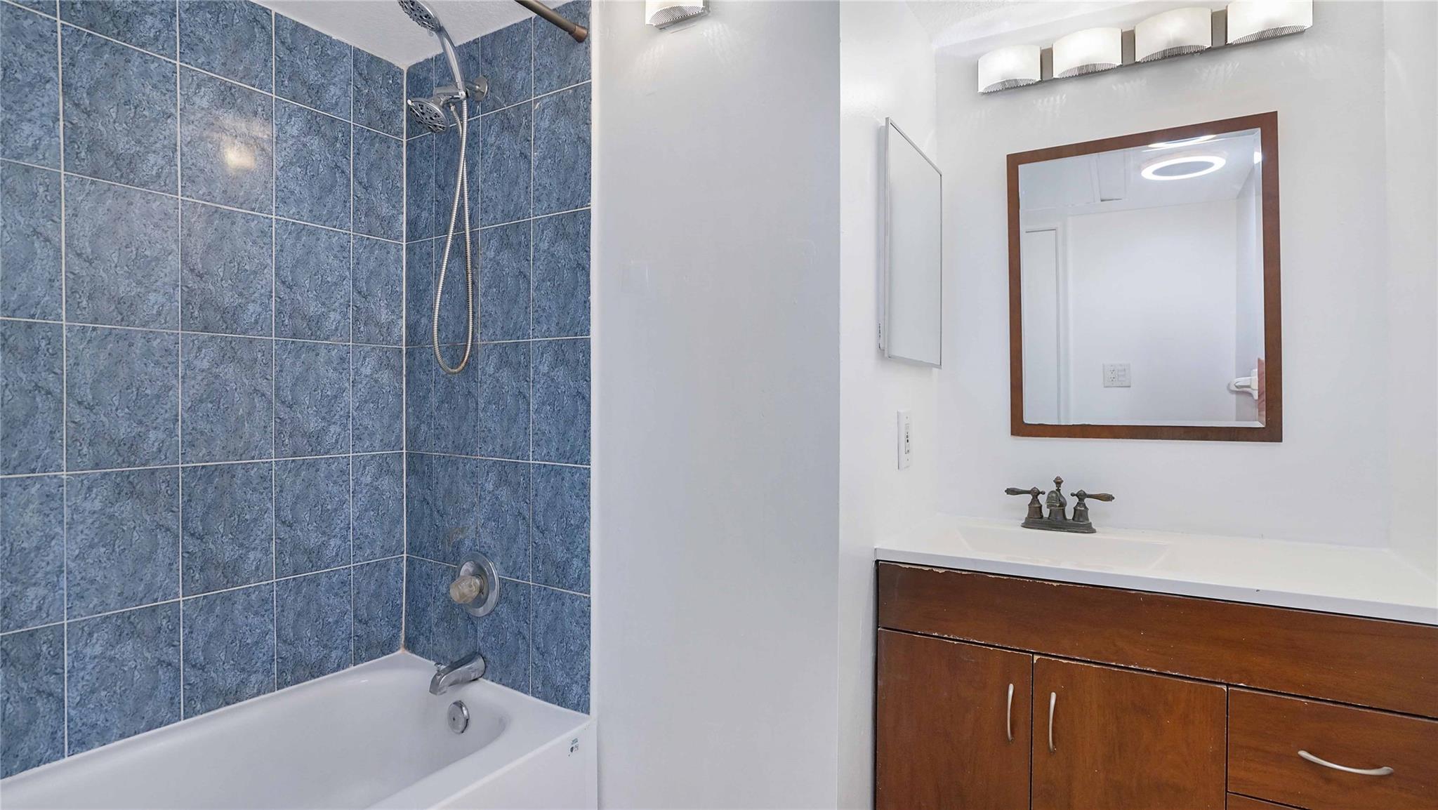 OAKLAND SHORES - Residential Lease