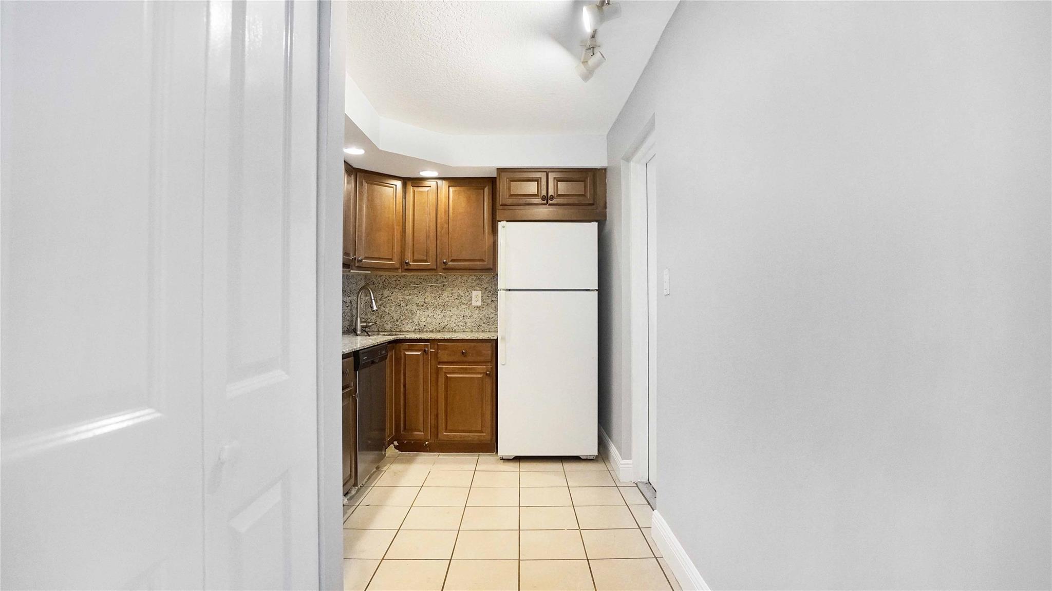OAKLAND SHORES - Residential Lease