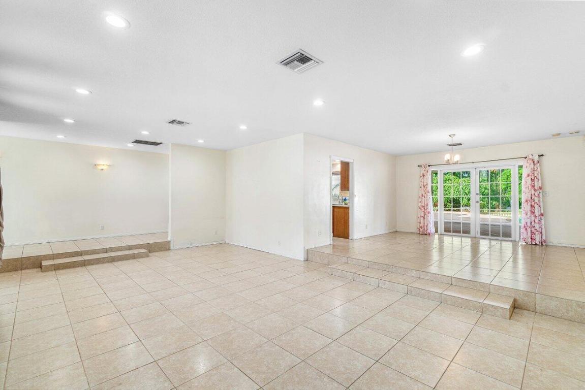 PALM BEACH FARMS CO 3 - Residential