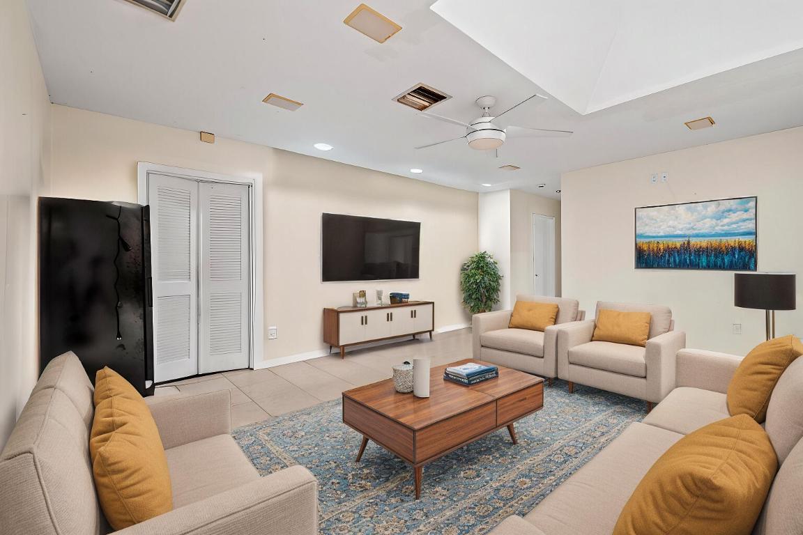 PALM BEACH FARMS CO 3 - Residential