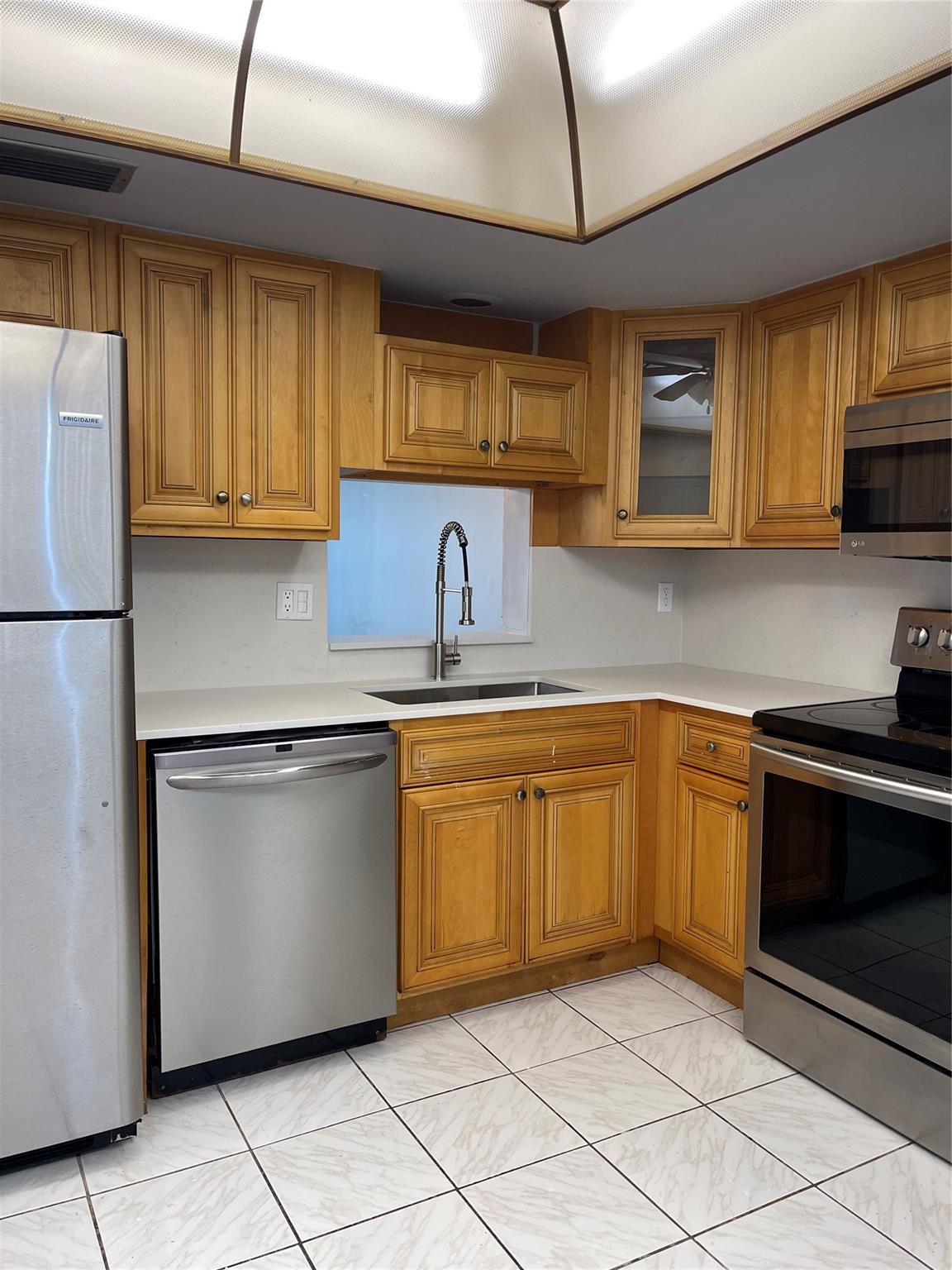 16 Of Palm Spgs 2 Condo - Residential Lease