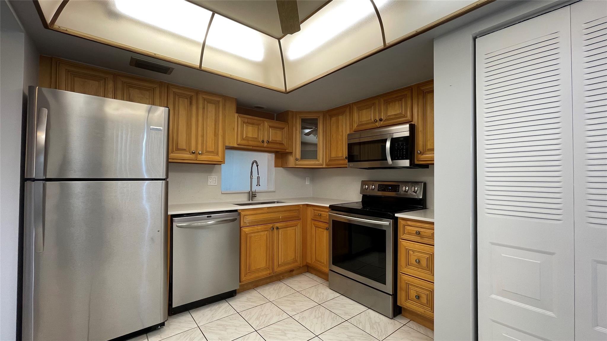 16 Of Palm Spgs 2 Condo - Residential Lease