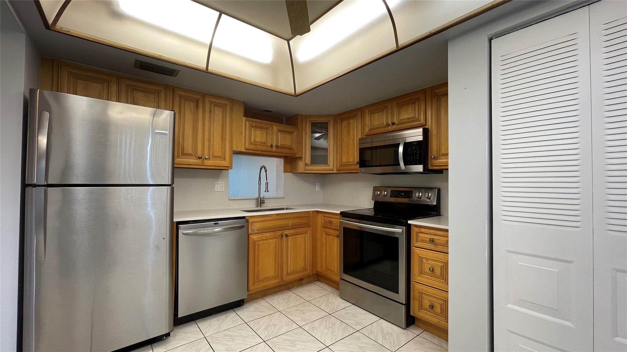 16 Of Palm Spgs 2 Condo - Residential Lease
