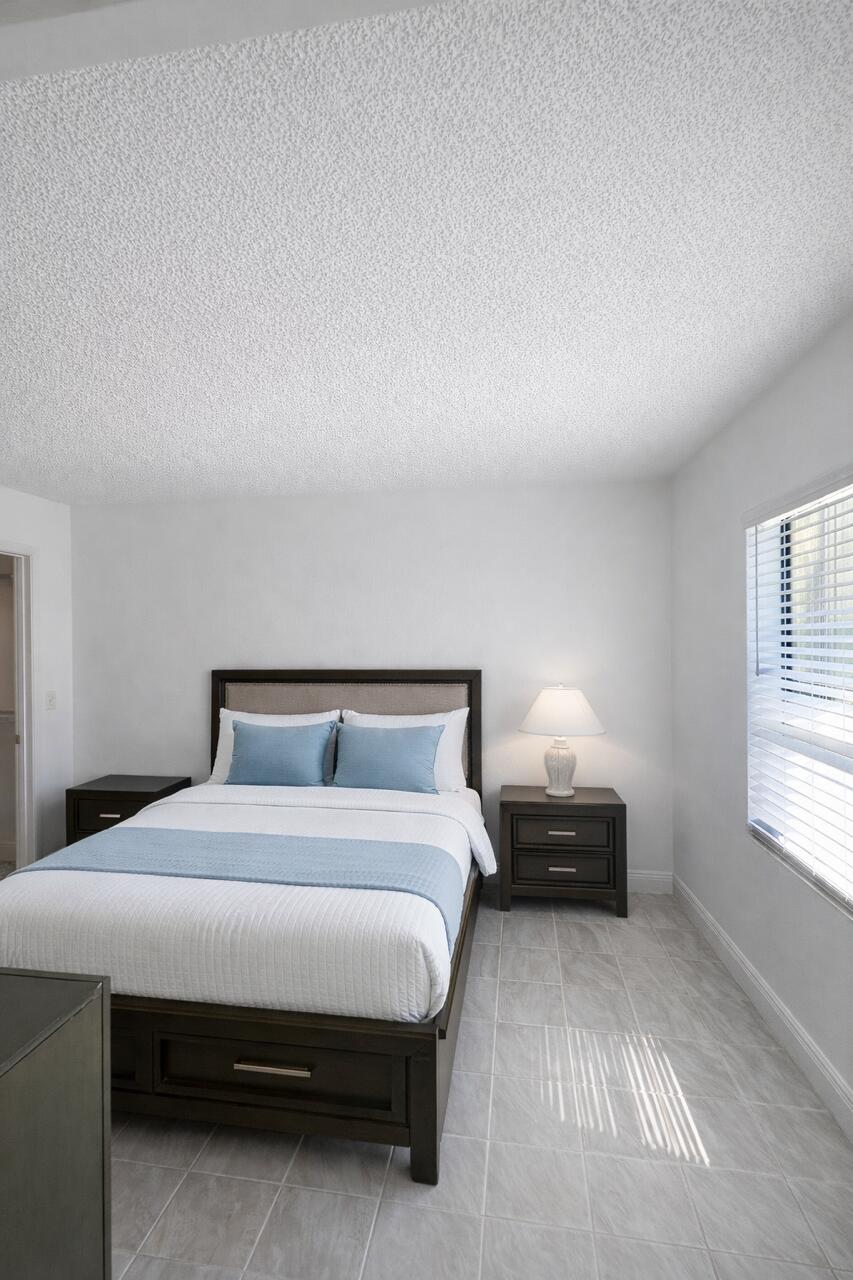 LUCERNE LAKES GOLF COLONY CONDS 1 THRU 12 & 14 - Residential Lease