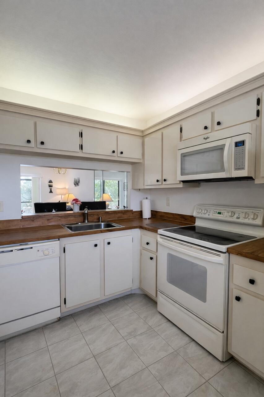 LUCERNE LAKES GOLF COLONY CONDS 1 THRU 12 & 14 - Residential Lease