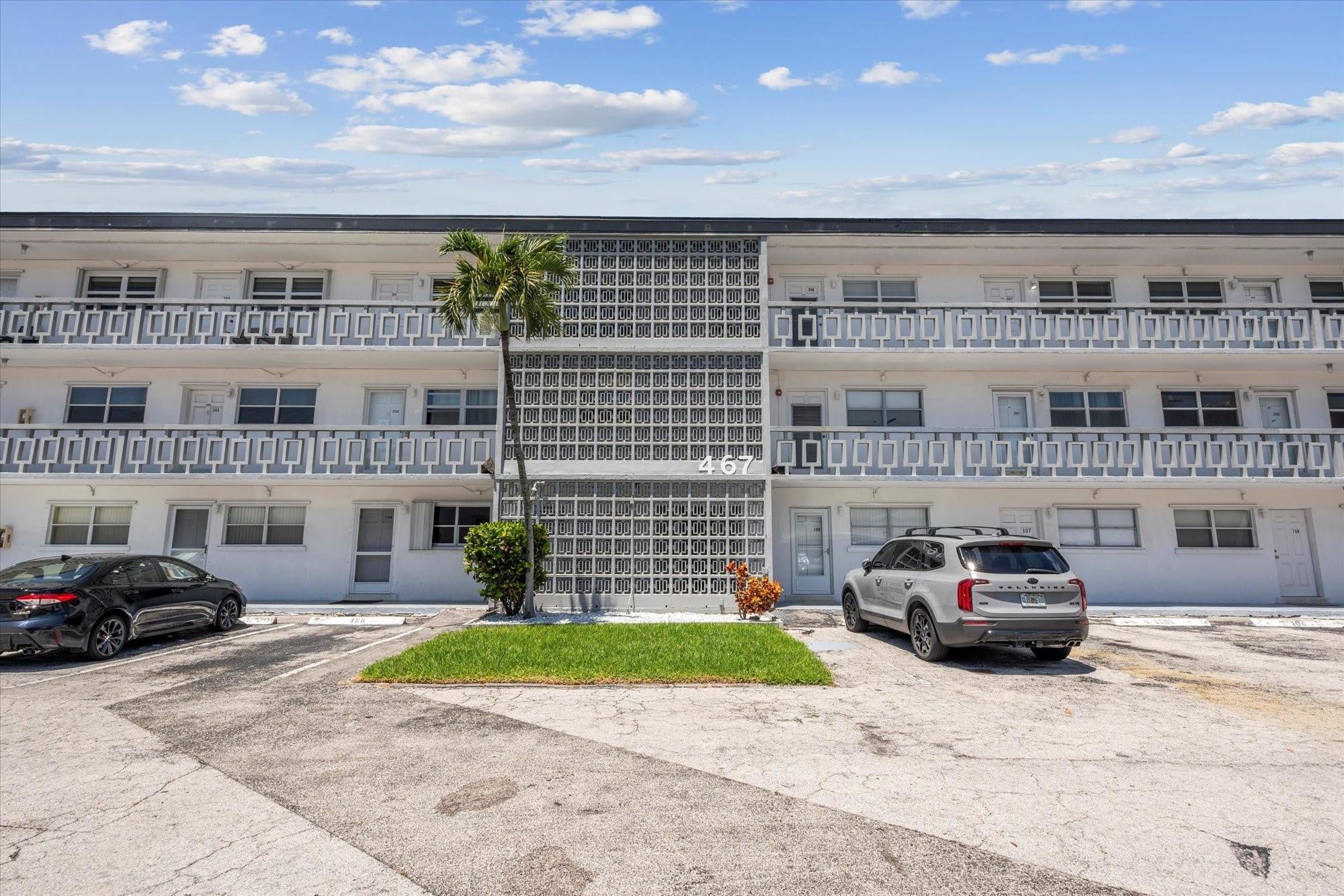 467 GOLDEN ISLES Drive 206
