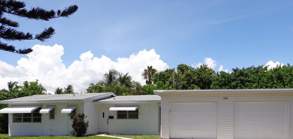 Photo of 800 Alamanda Drive, North Palm Beach, FL 33408 (MLS # R11120506)