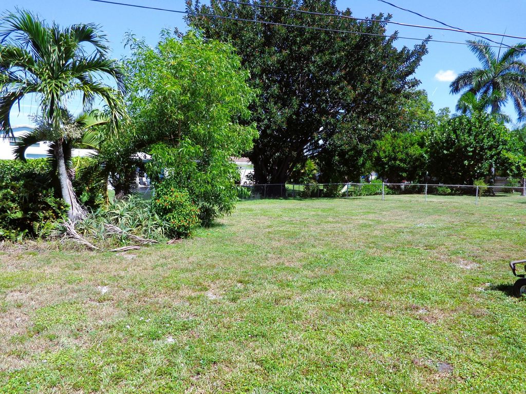 Photo of 800 Alamanda Drive, North Palm Beach, FL 33408 (MLS # R11120506)