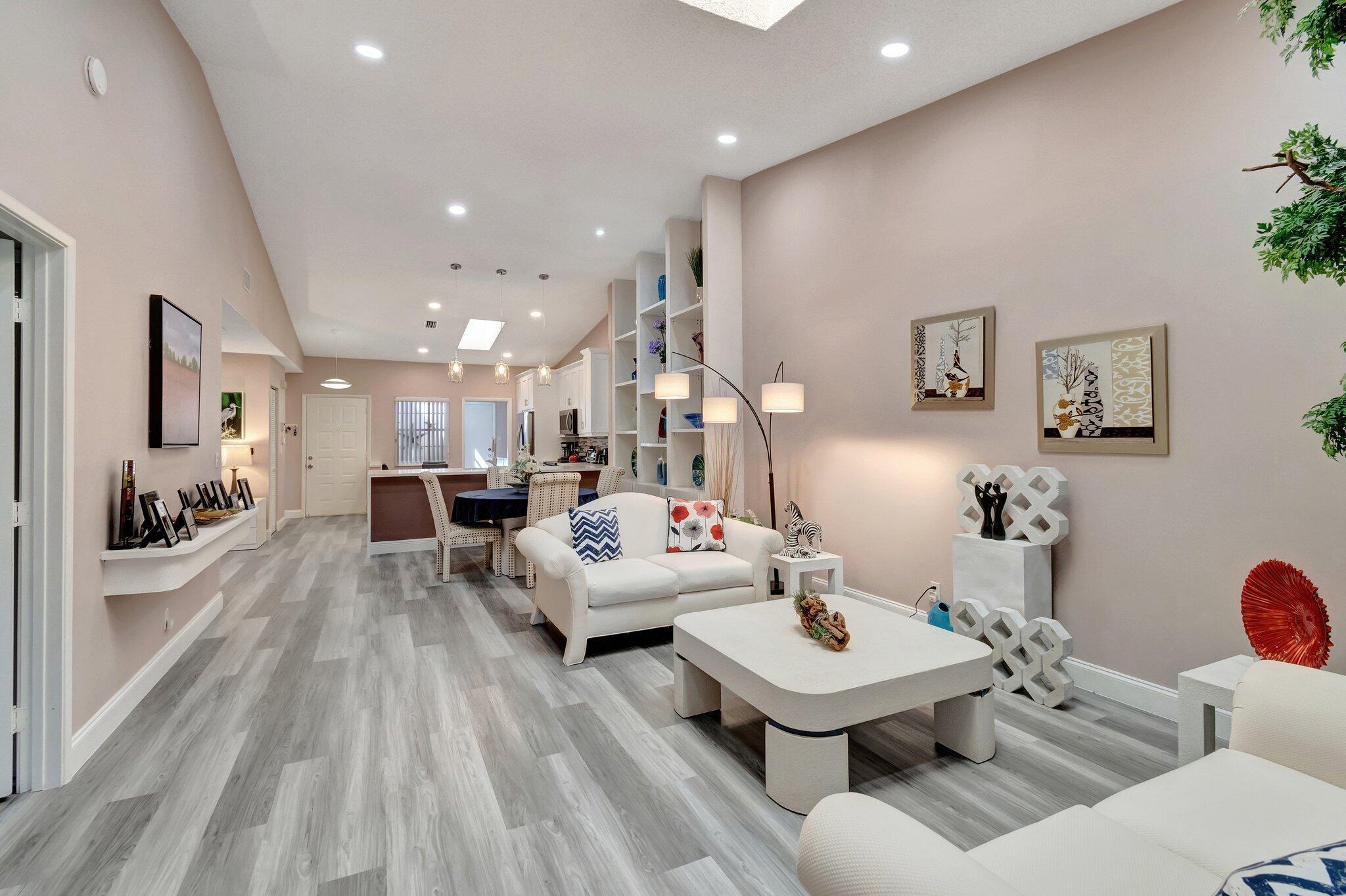 HUNTINGTON POINTE - Residential