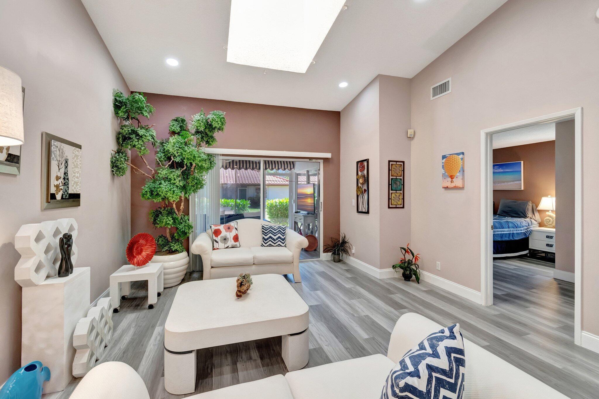 HUNTINGTON POINTE - Residential