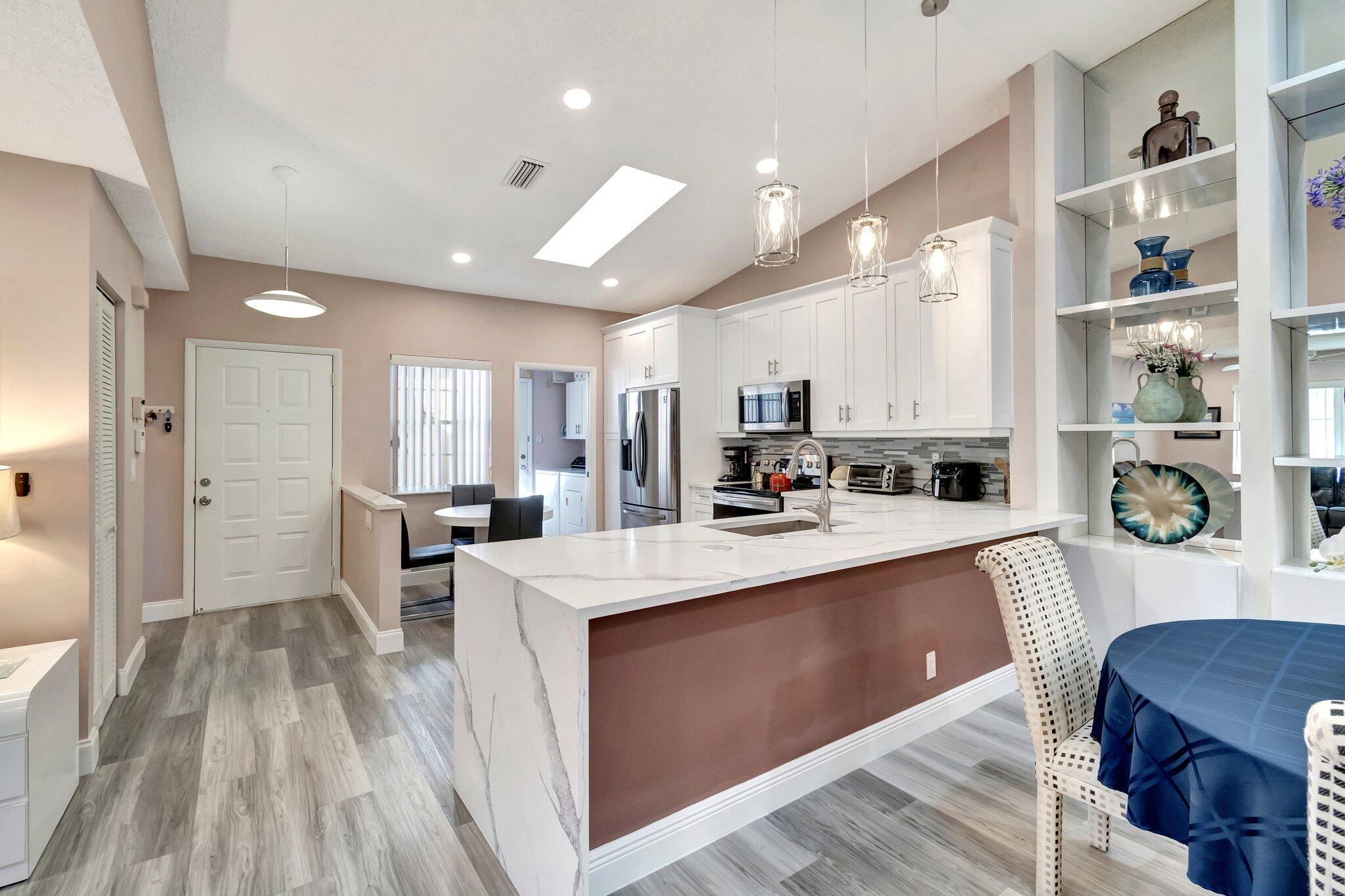 HUNTINGTON POINTE - Residential