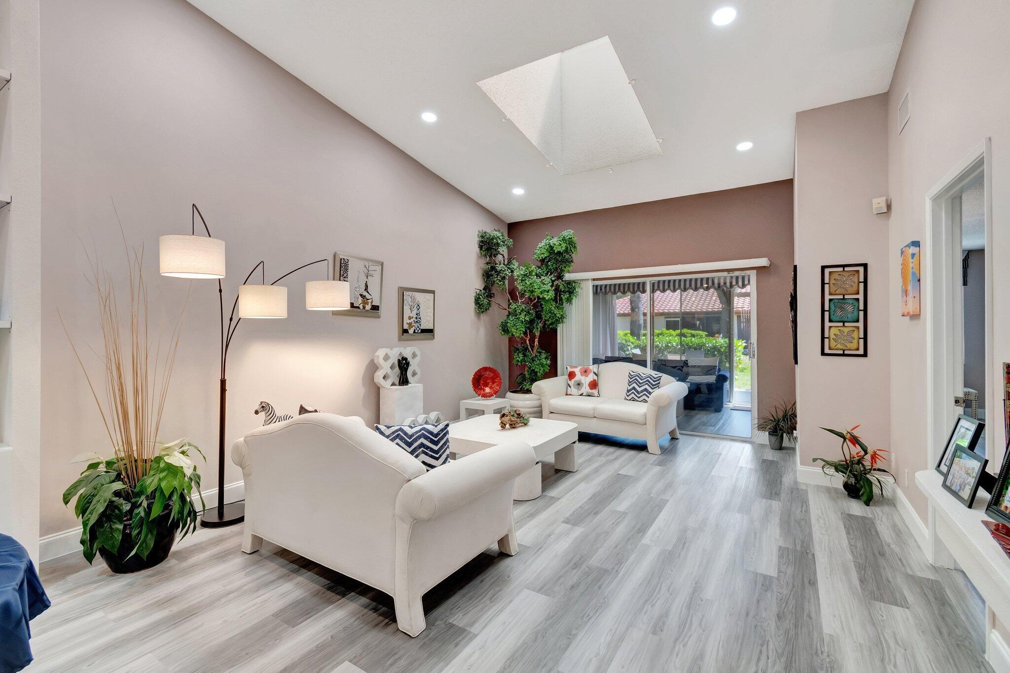 HUNTINGTON POINTE - Residential