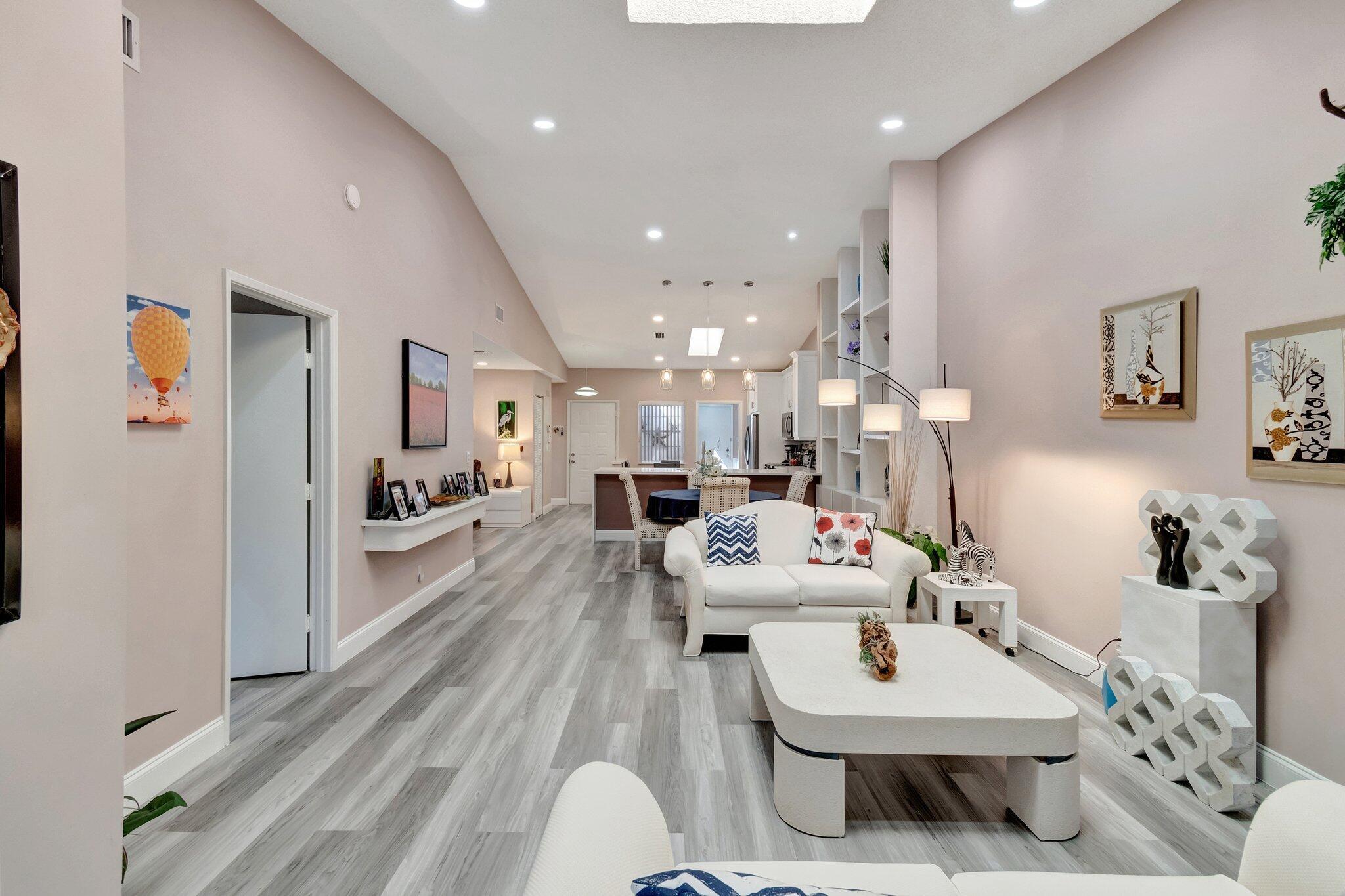 HUNTINGTON POINTE - Residential