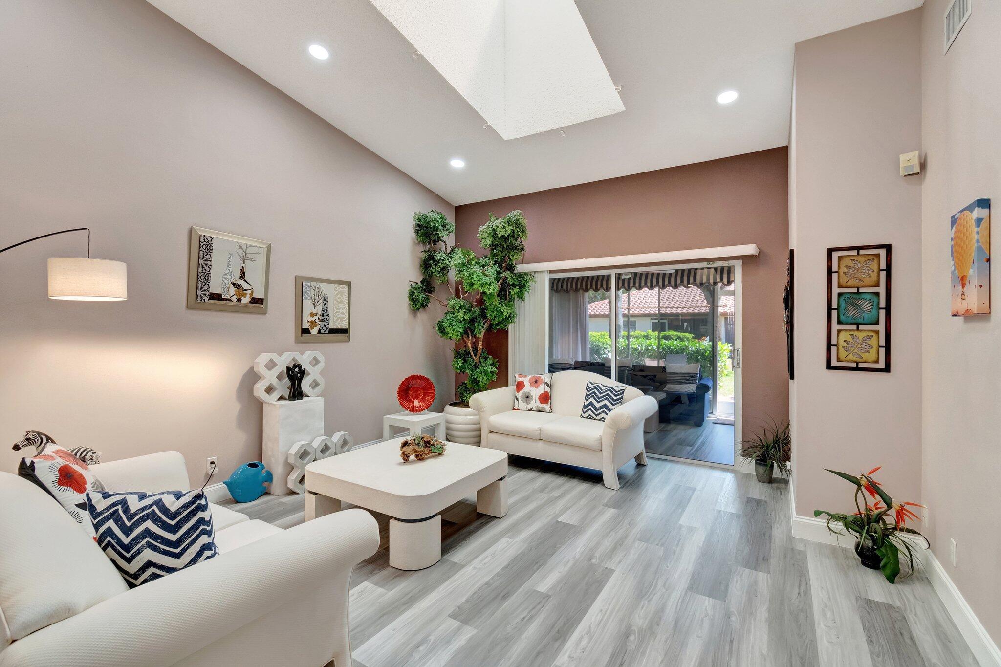 HUNTINGTON POINTE - Residential