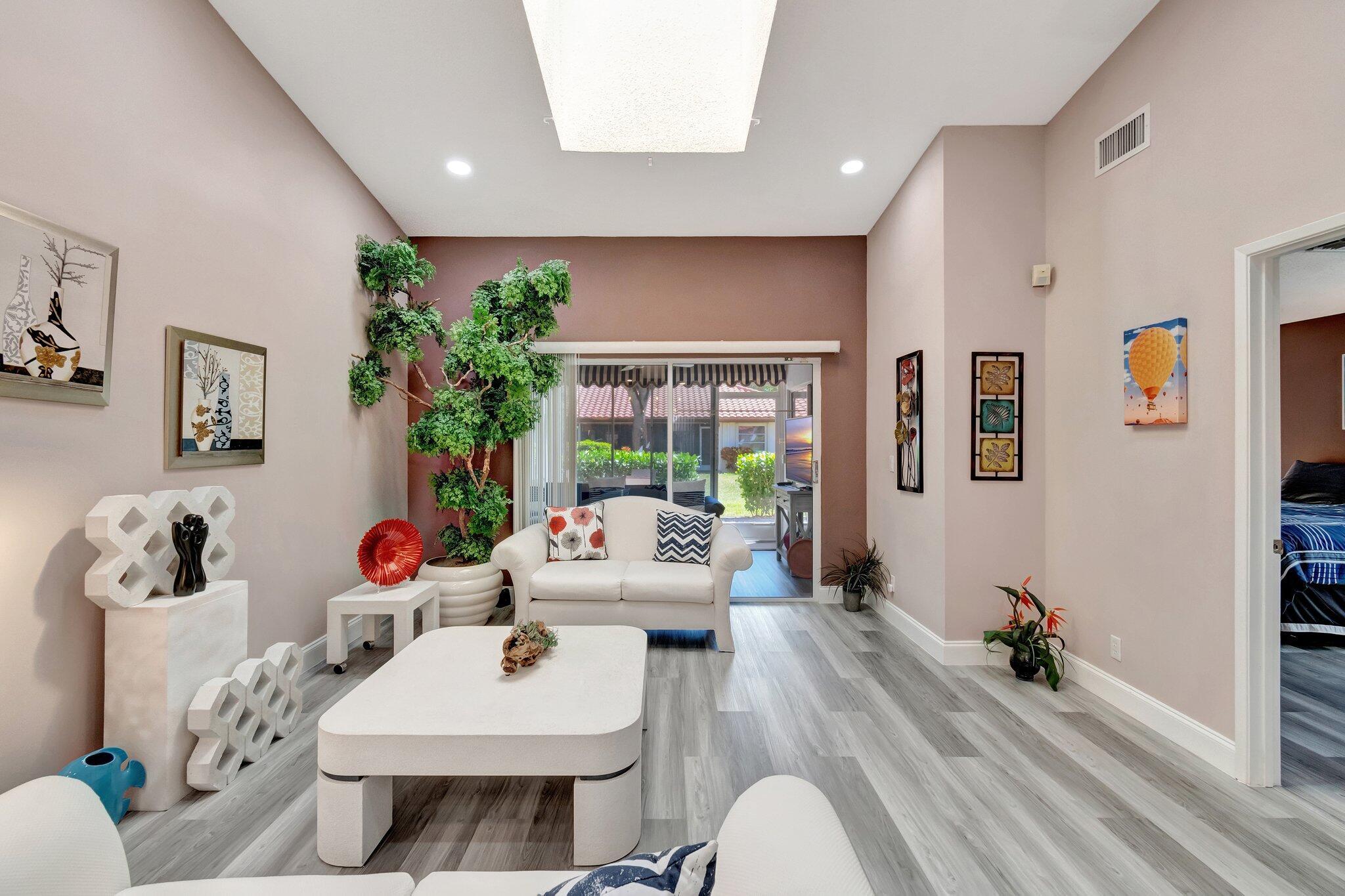 HUNTINGTON POINTE - Residential