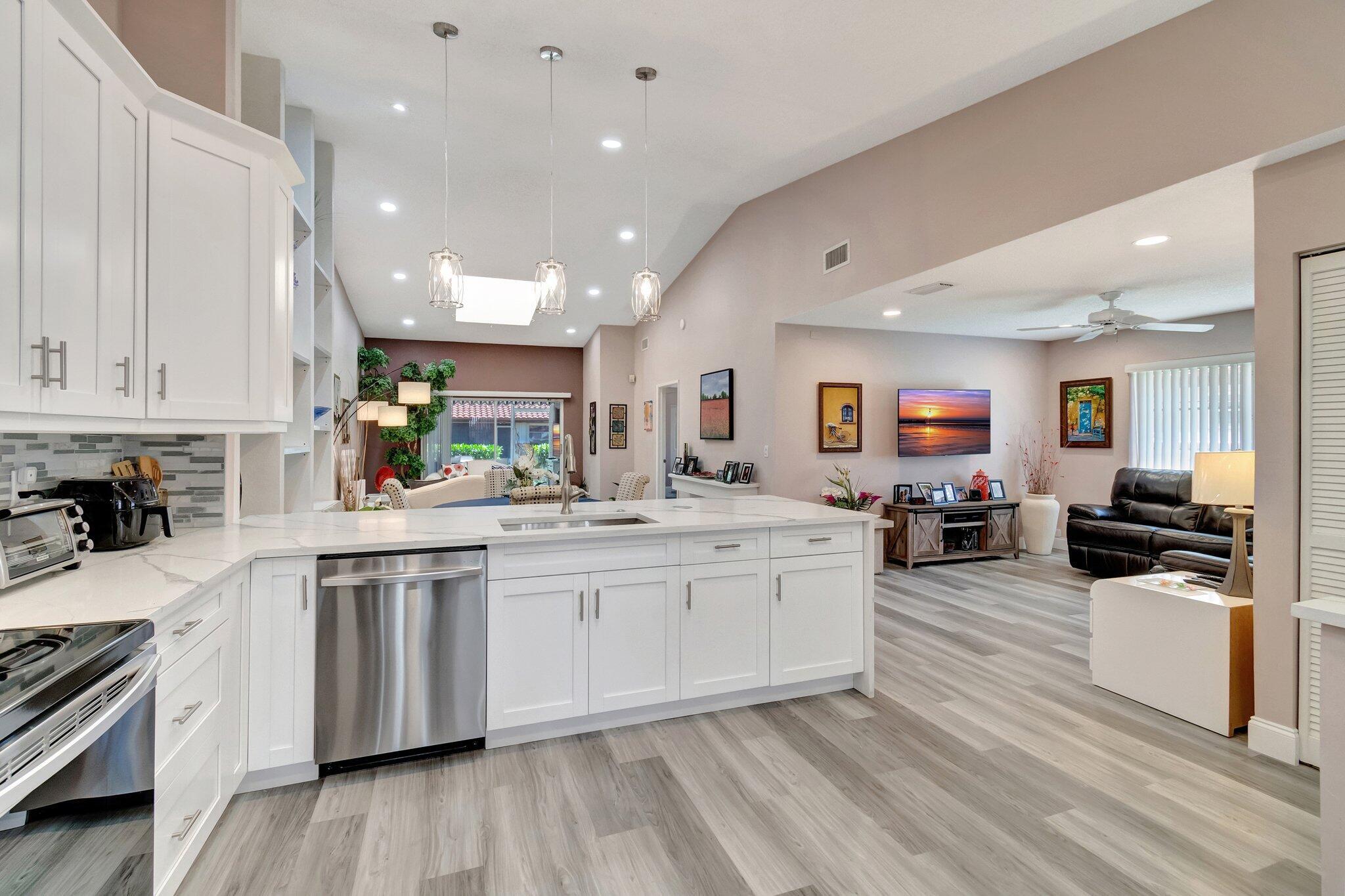 HUNTINGTON POINTE - Residential