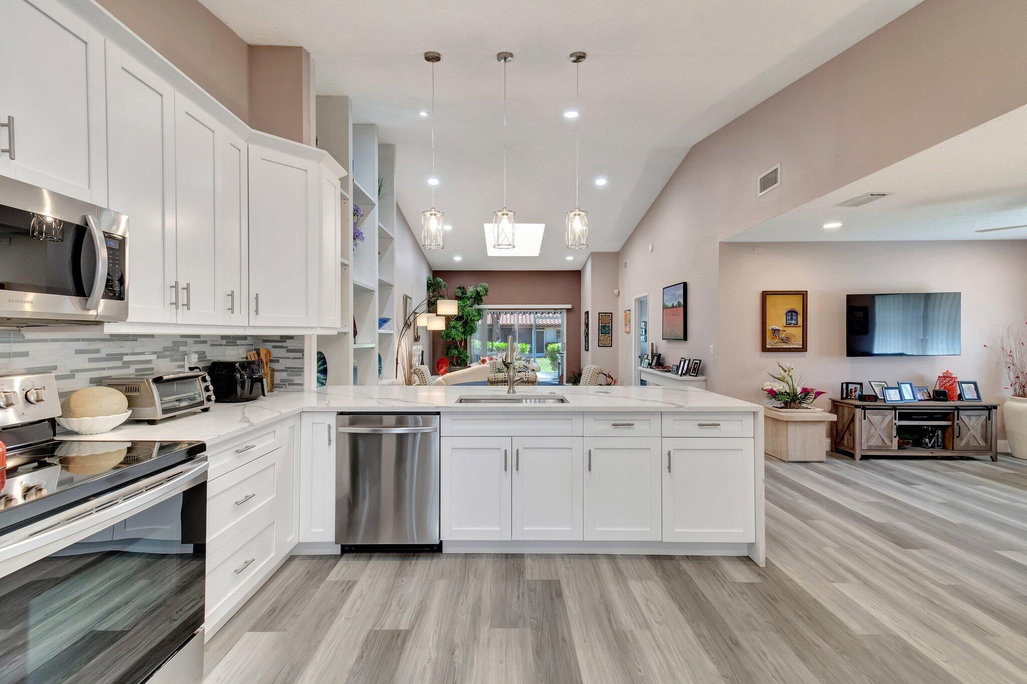 HUNTINGTON POINTE - Residential