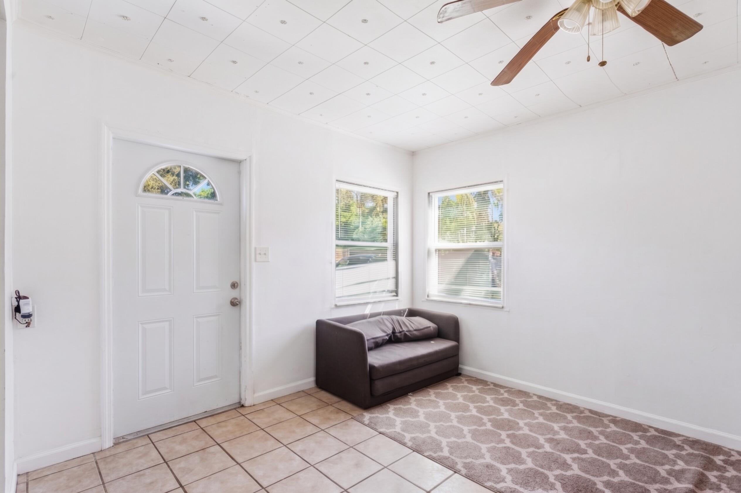 1064 HIGHVIEW Road
