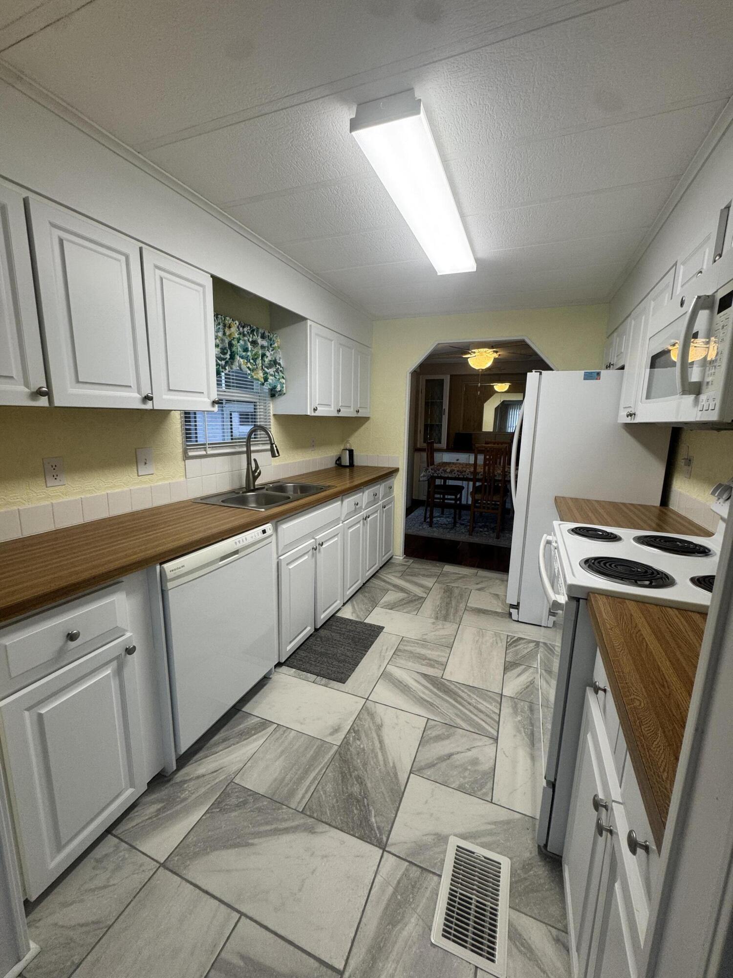 Spanish Lakes Country Club Village - Residential