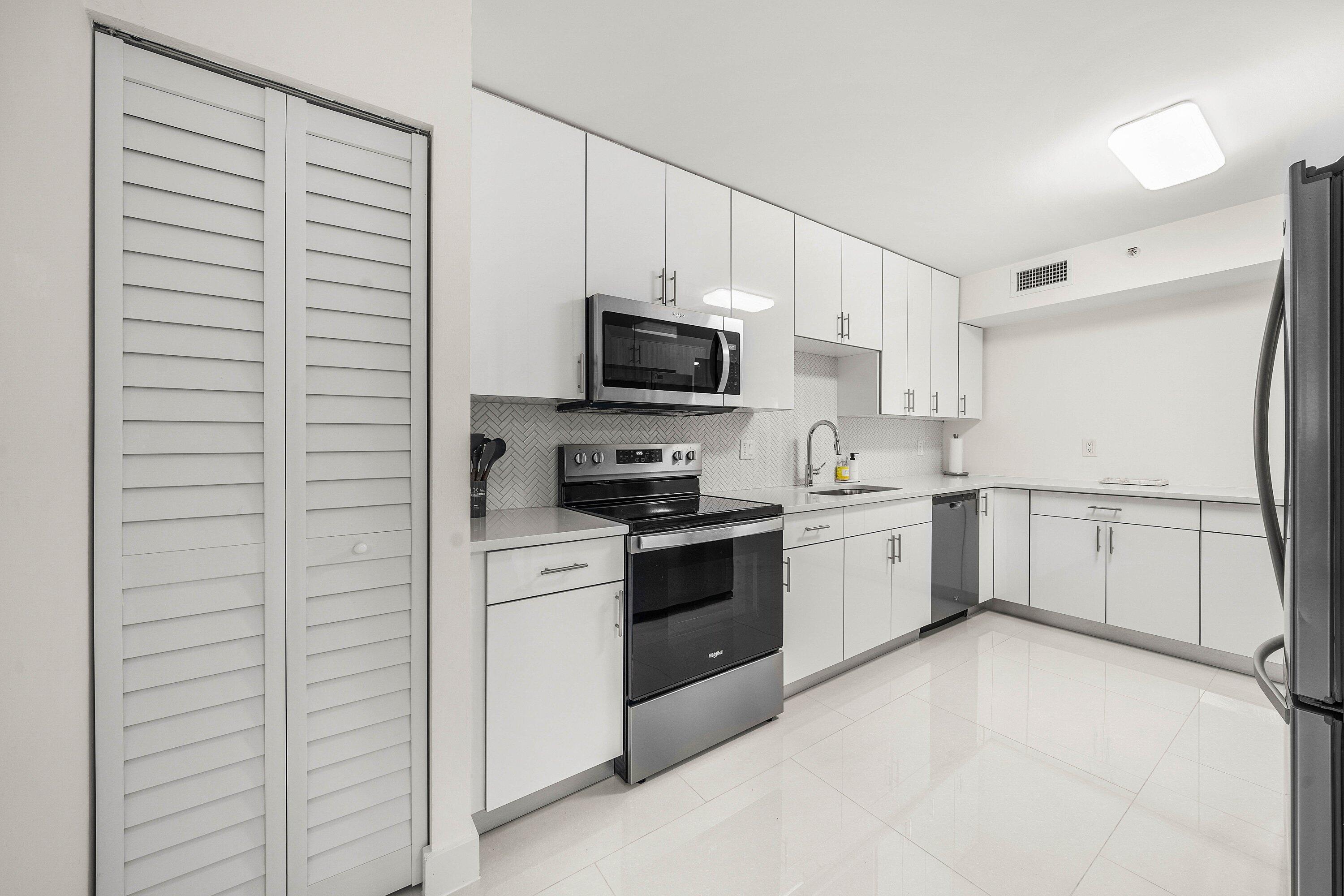 PROMENADE AT BOCA POINTE CONDOS 1,2 AND 3 IN OR413 - Residential