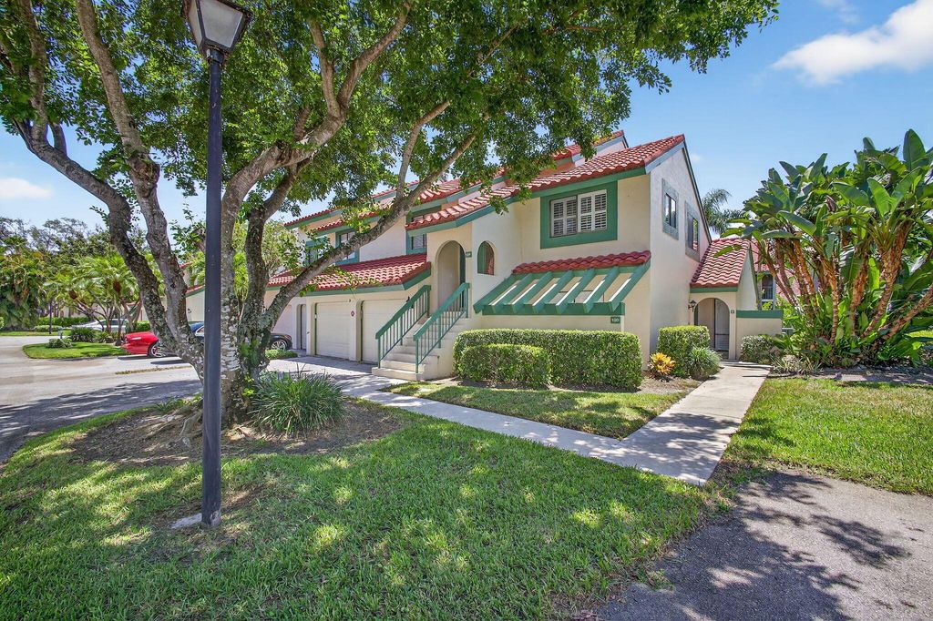 Photo of 13 Lexington Lane E #H, Palm Beach Gardens, FL 33418 (MLS # R11116116)