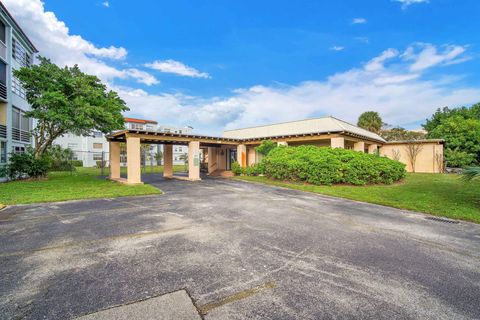 A home in Lauderdale Lakes