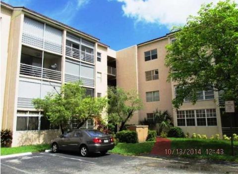 A home in Lauderdale Lakes