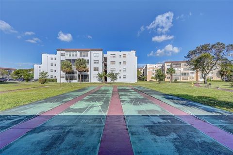 A home in Lauderdale Lakes