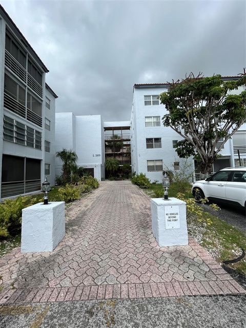 A home in Lauderdale Lakes