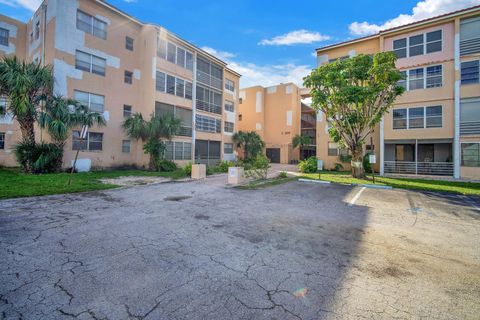 A home in Lauderdale Lakes