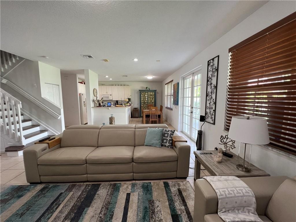 SAVANNA - THE GLADES - Residential Lease