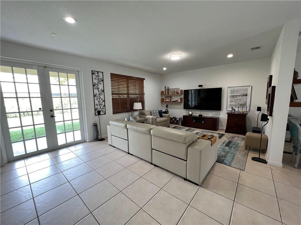 SAVANNA - THE GLADES - Residential Lease