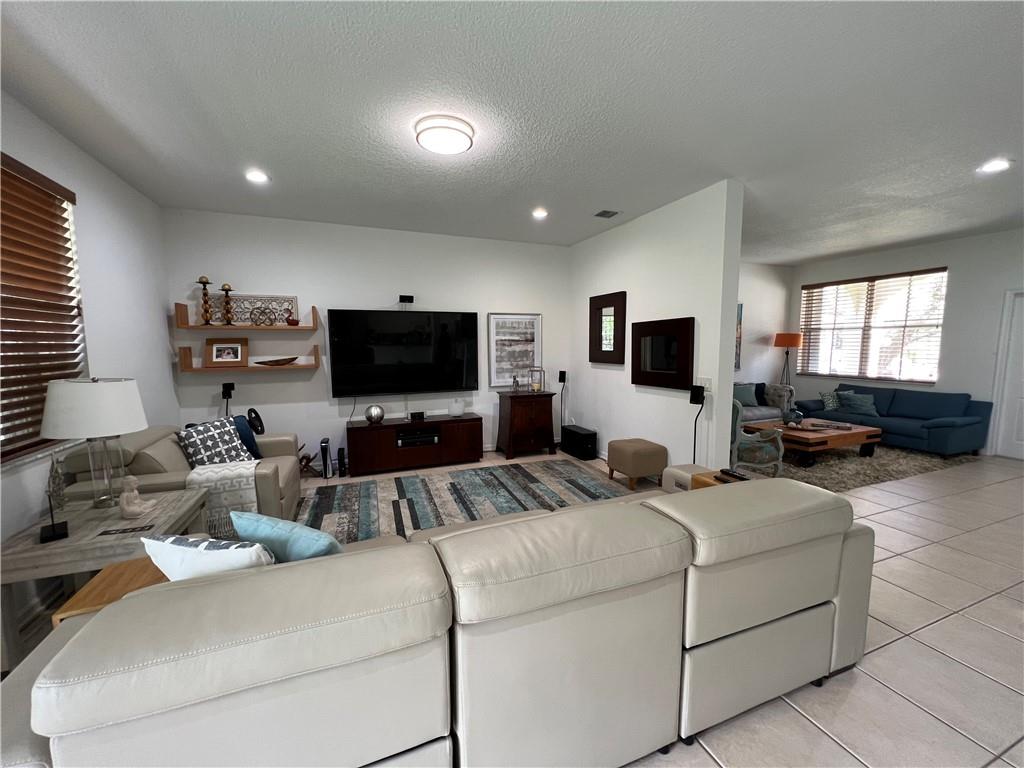 SAVANNA - THE GLADES - Residential Lease