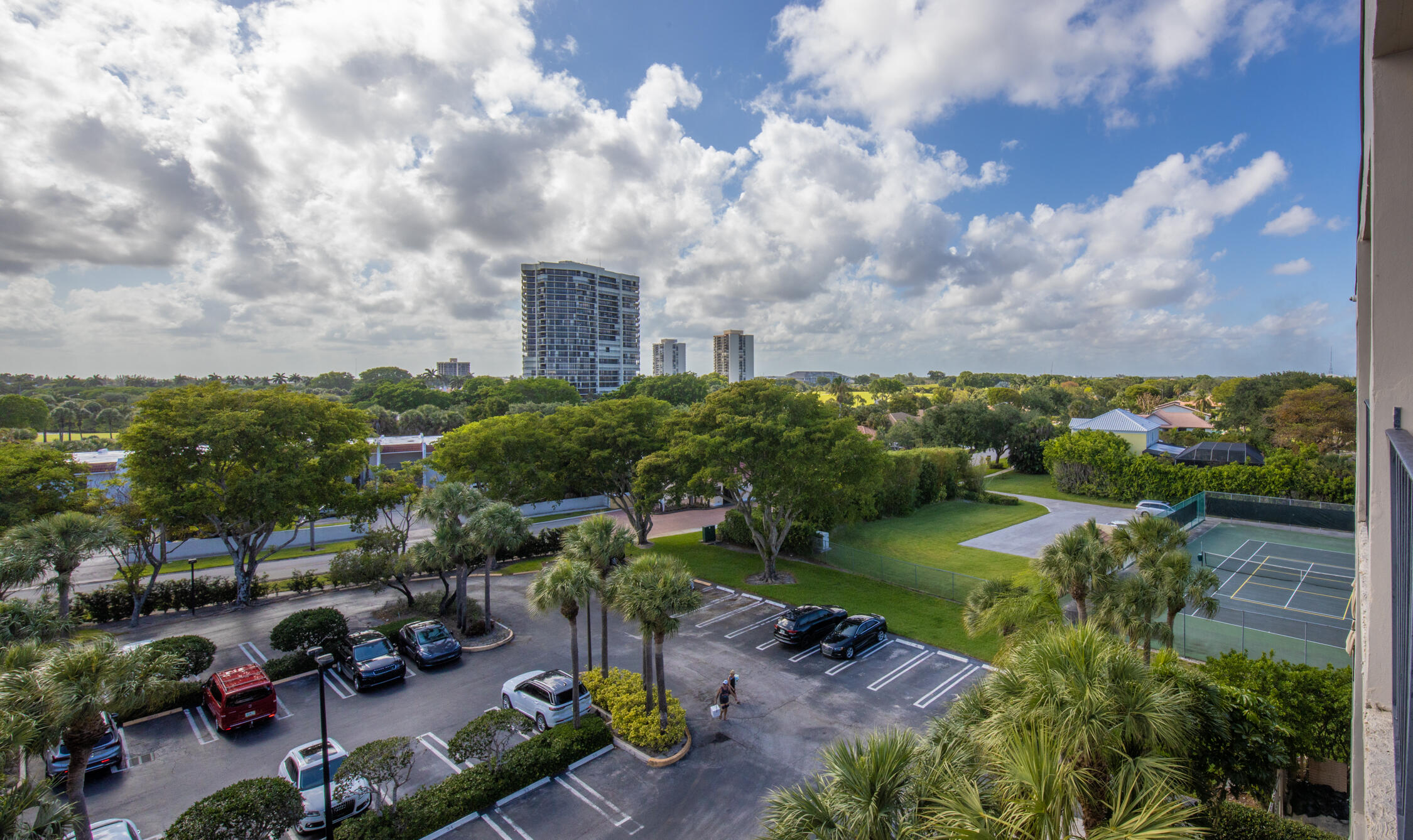 LAKESHORE CLUB CONDO - Residential