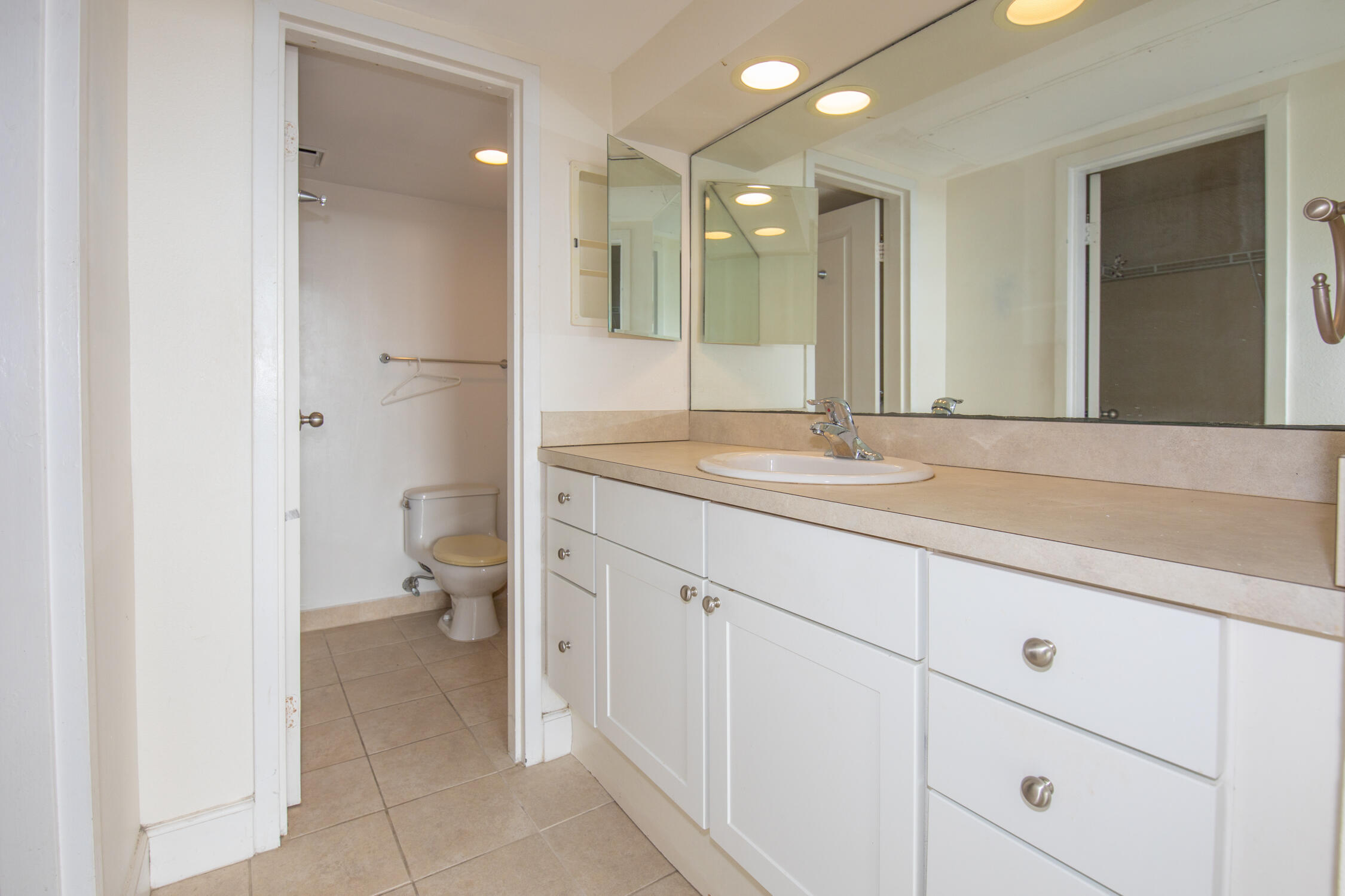 LAKESHORE CLUB CONDO - Residential