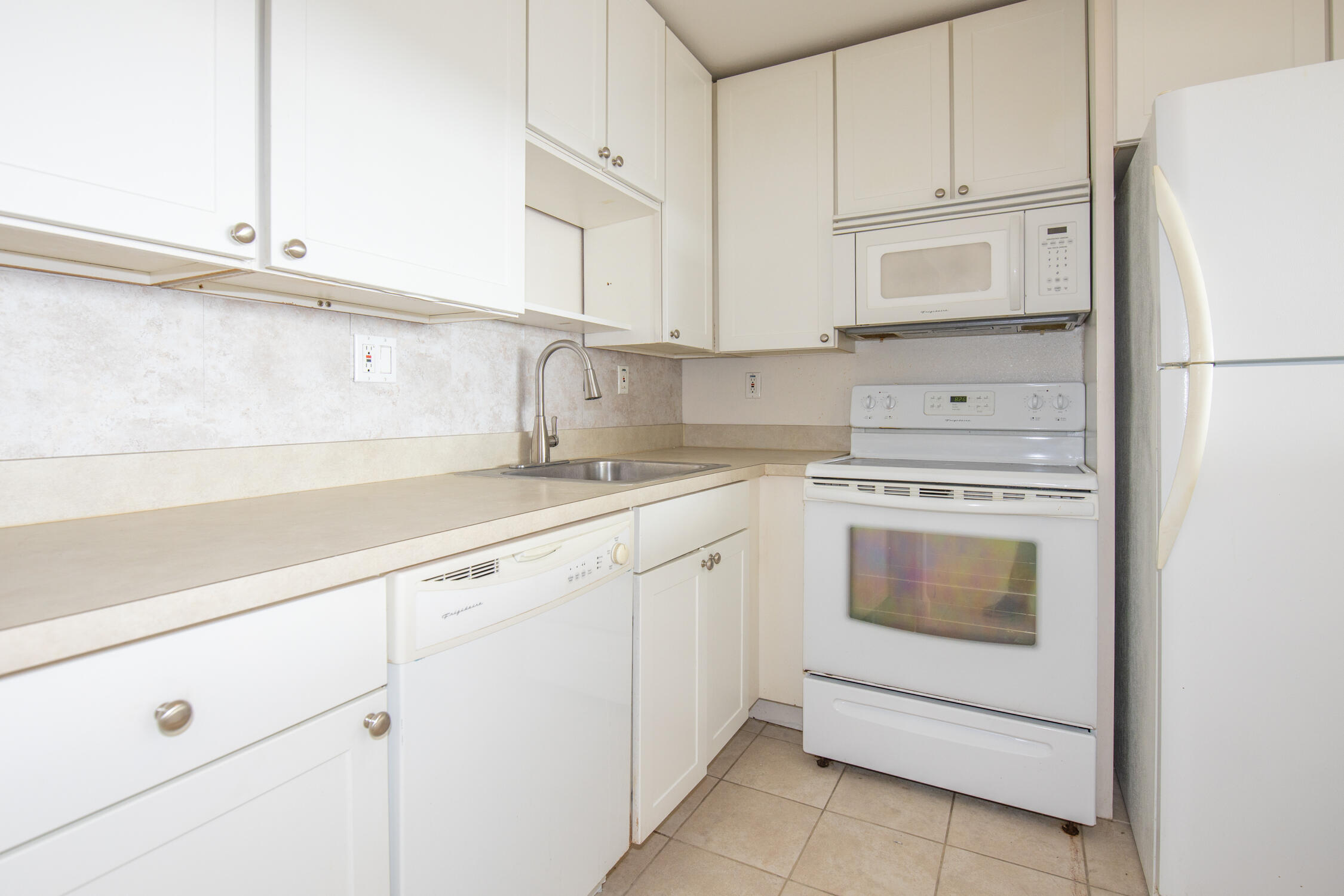 LAKESHORE CLUB CONDO - Residential