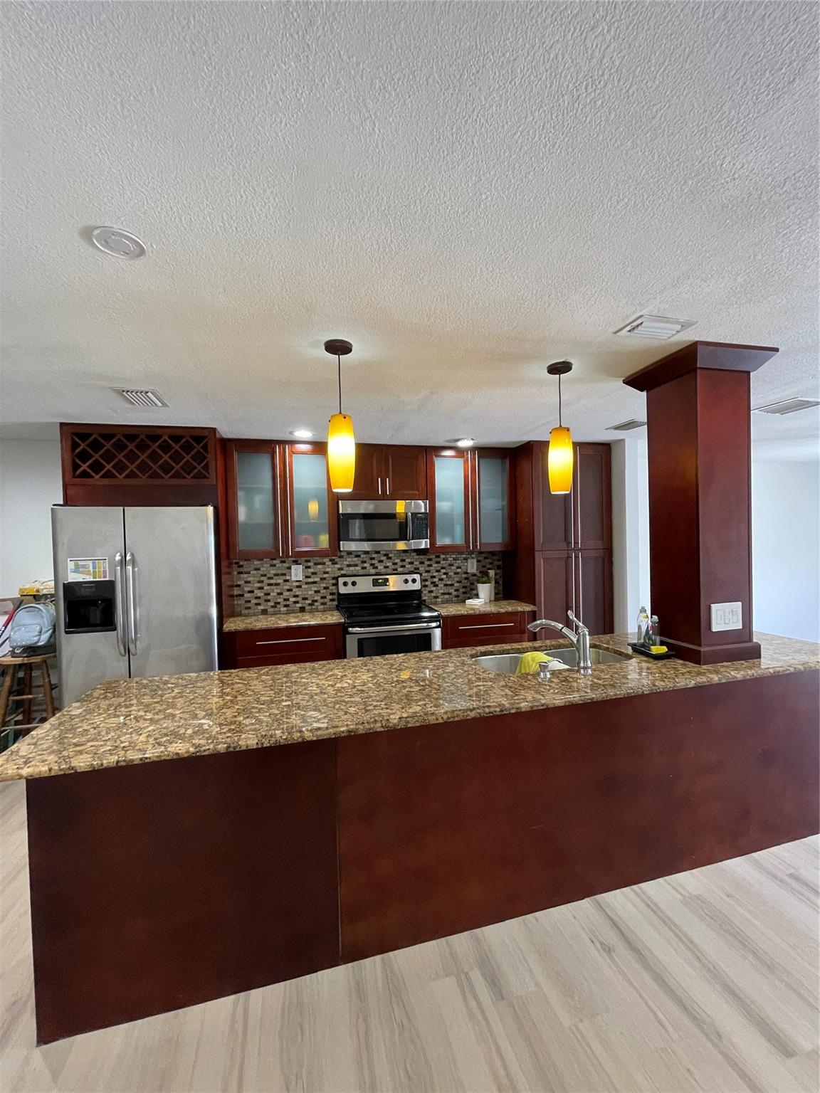 STUNNING NICELY REMODELED TOWNHOME WITH OPEN KITCHEN, LARGE LIVING ROOM AREA WITH WOODEN FLOOR THAT LOOKS LIKE TILE, SPACIOUS MASTER BEDROOM, NEWLY REMODELED BATHROOMS, LAUNDRY ROOM, NEW AC CONDENSER AND BLOWER, 1 CAR GARAGE PLUS 2 MORE ASSIGNED OUTSIDE, LARGE PRIVATE BACKYARD AND MEDIUM SIZE STORAGE.
BEAUTIFUL COMMUNITY POOL AND A CLUB HOUSE FOR PARTY EVENTS,
CLOSE TO SHOPPING CENTERS AND HOSPITALS.