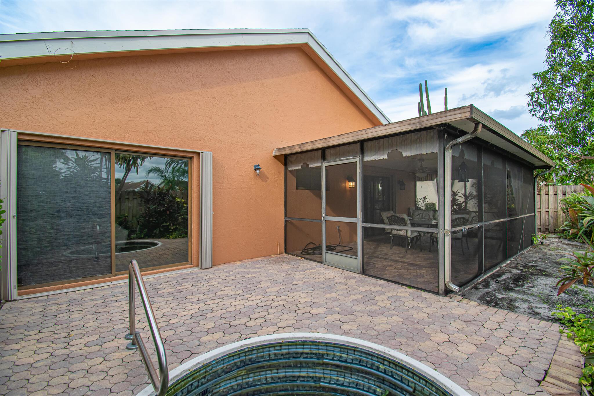 CAPTIVA - Residential