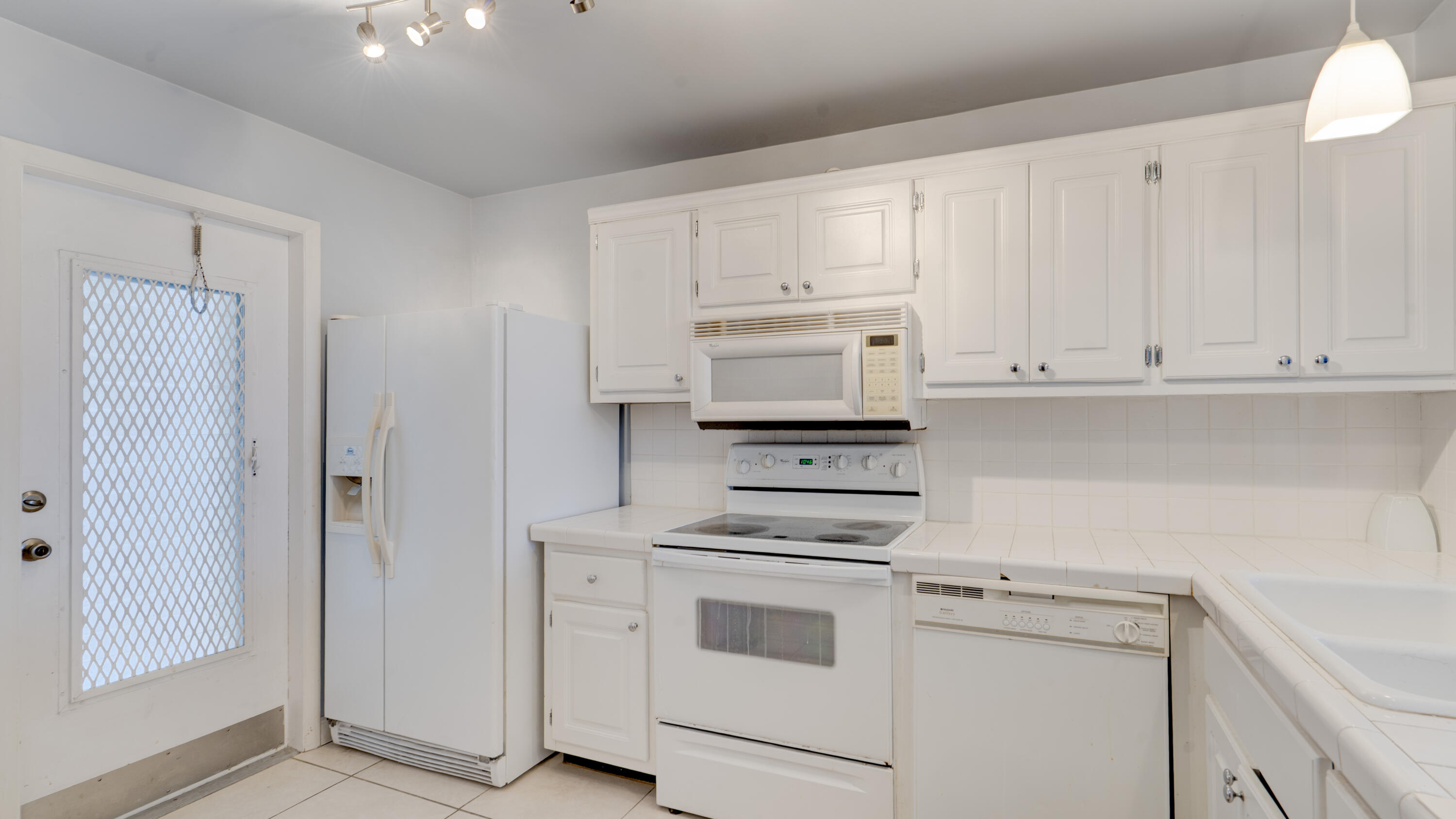 LEISURE BY THE SEA EAST CONDO - Residential