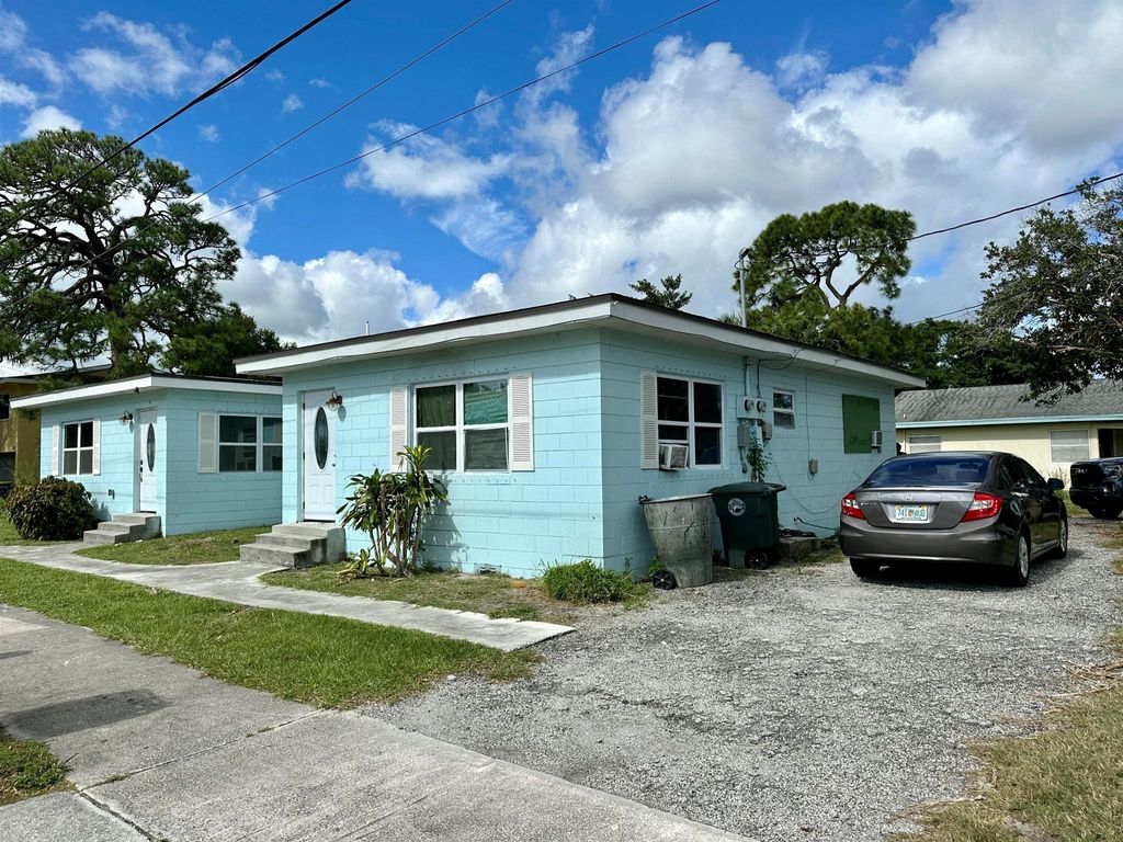 Photo of 2204 Avenue G, Fort Pierce, FL 34950 (MLS # R11032729)