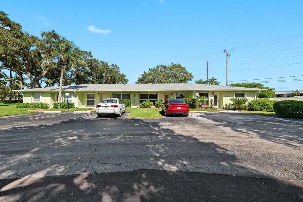 Photo of 1271 NW 18th Avenue #5C, Delray Beach, FL 33445 (MLS # F10534882)