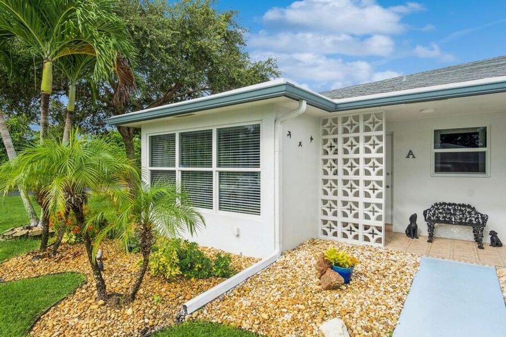 Photo of 1230 S Drive Way #A, Delray Beach, FL 33445 (MLS # R11151385)