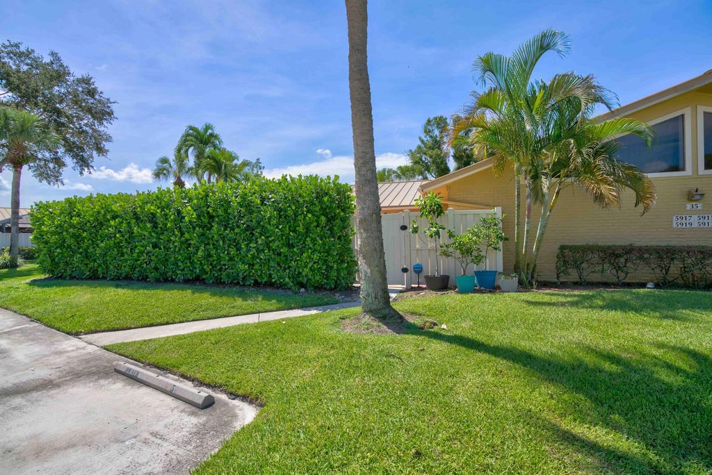 Photo of 5919 Golden Eagle Circle, Palm Beach Gardens, FL 33418 (MLS # R10909368)