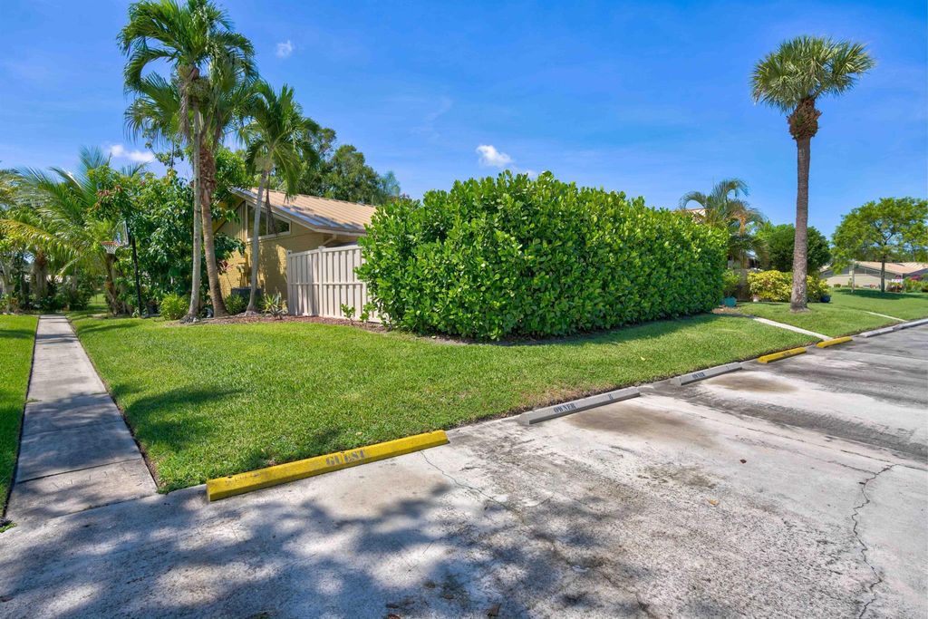 Photo of 5919 Golden Eagle Circle, Palm Beach Gardens, FL 33418 (MLS # R10909368)