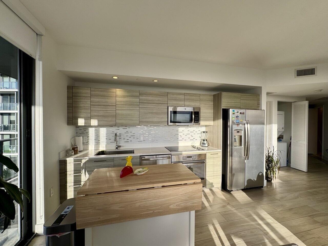 121 NE 34th Street 1116