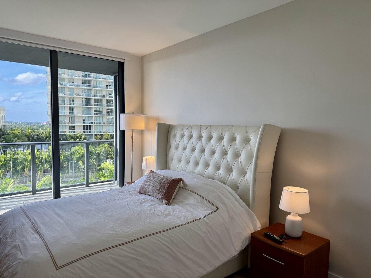 121 NE 34th Street 1116