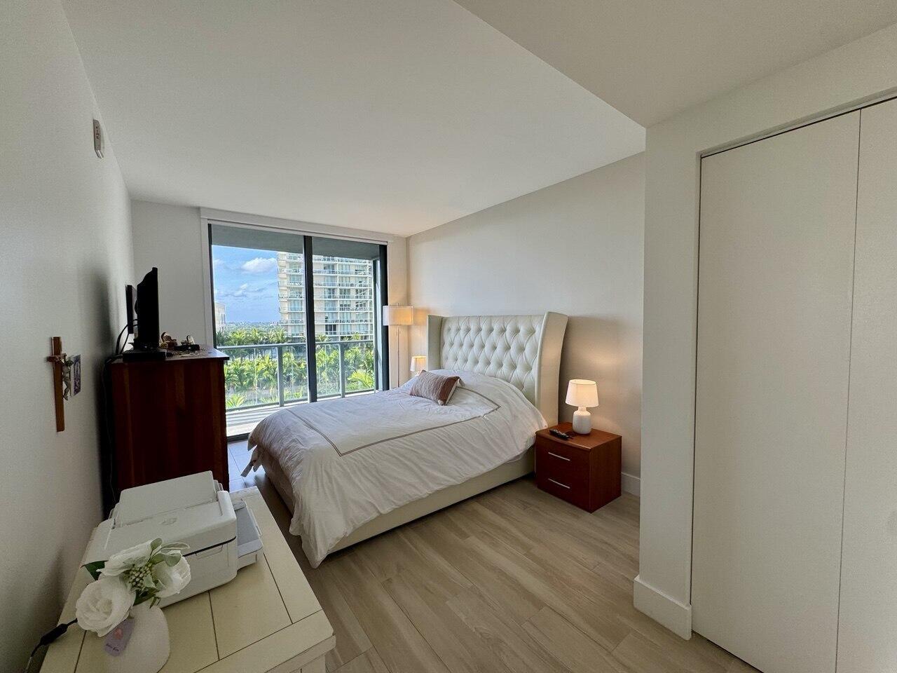 121 NE 34th Street 1116
