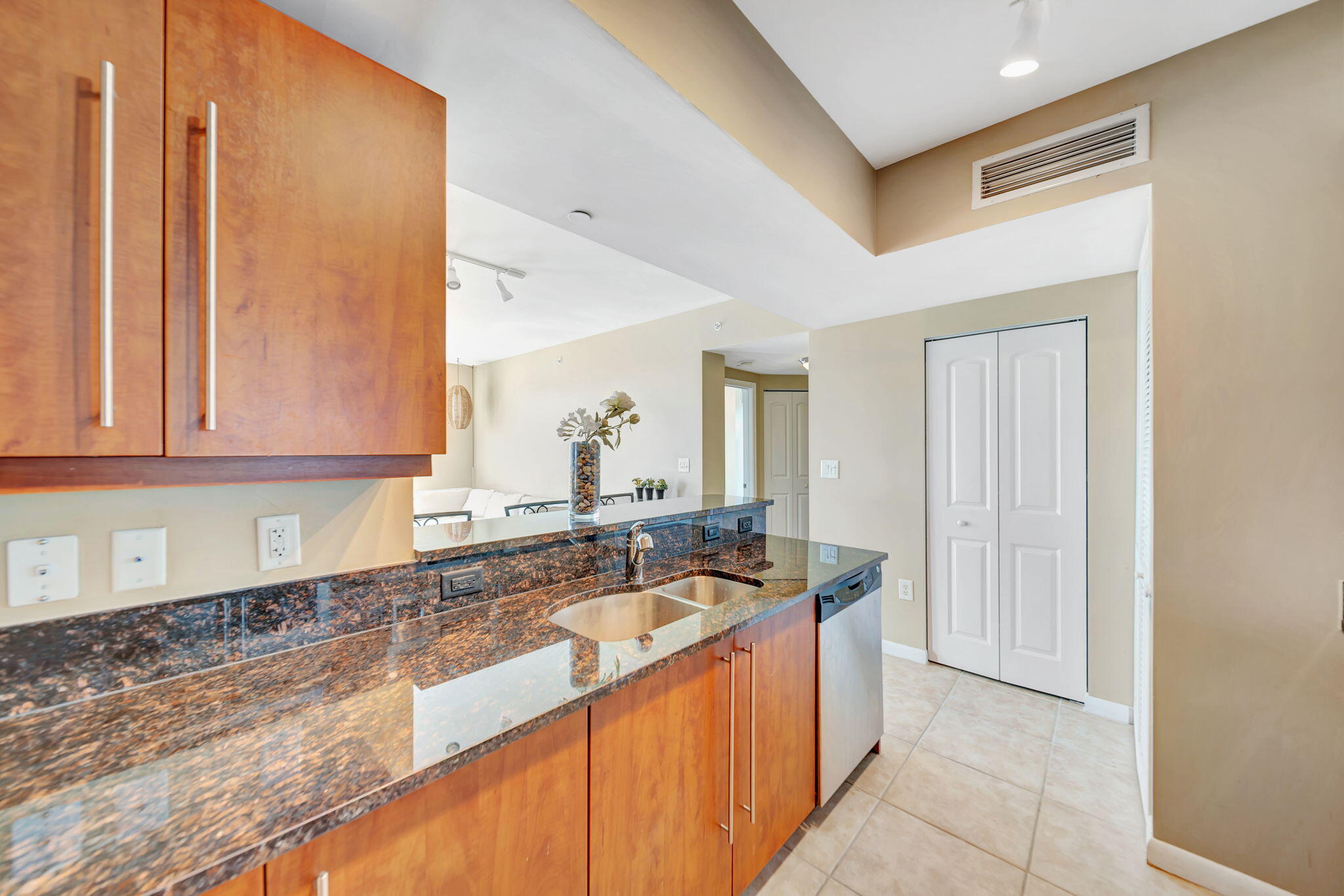 TOSCANO CONDO - Residential